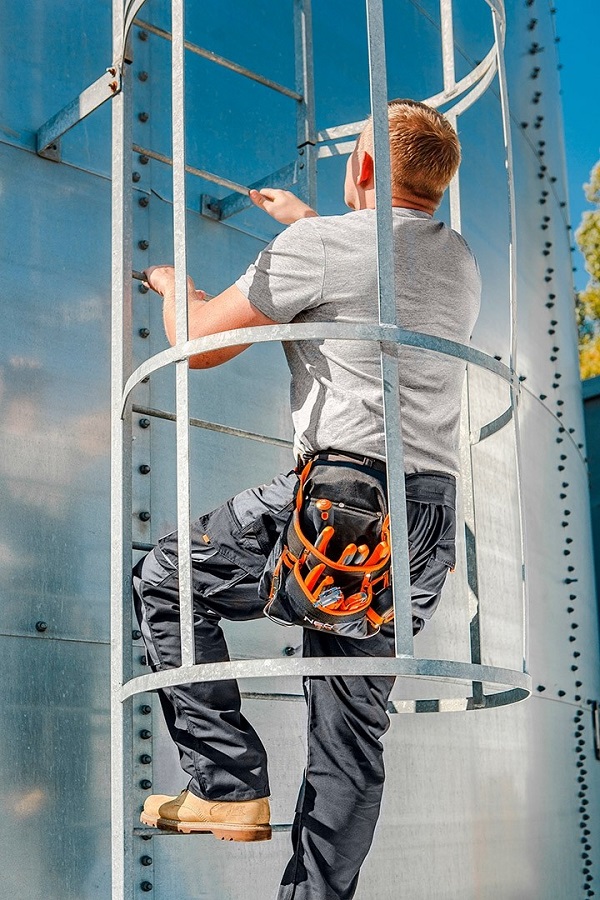 Alternative view of KIESZEŃ NA NARZĘDZIA 8 PRZEGRÓD, METALOWE UCHWYTY